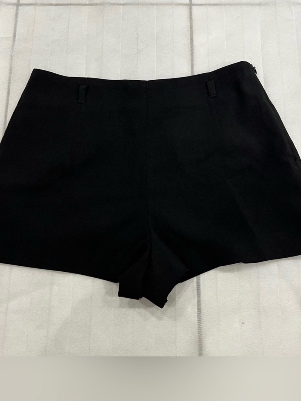 Forever 21 Black High-Waist Tailored Shorts Size M
